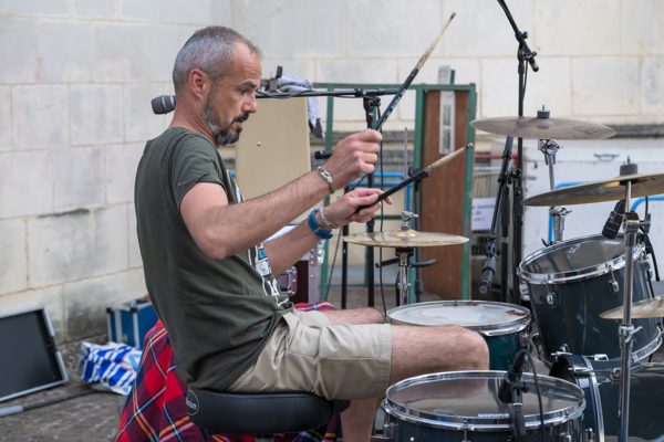 Alambic Brothers — Batteur lors d’un concert en plein air
